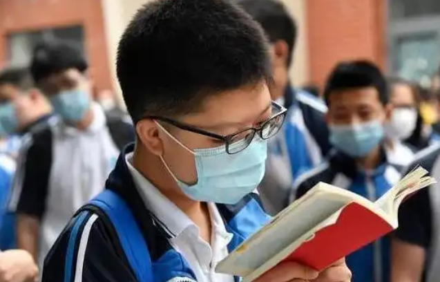 不想趁波逐浪向往着大学校园门这类学生有上进心