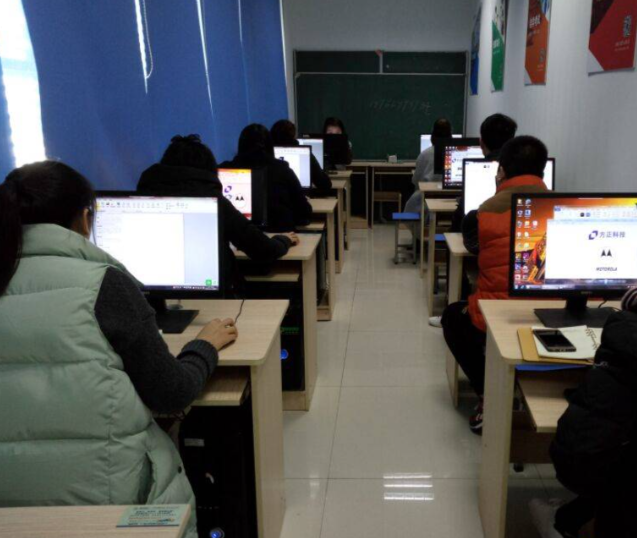 深耕课堂教育专心个性化教导为学生生长筑牢师资根基